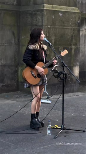 Edinburgh fringe festival 🏴󠁧󠁢󠁳󠁣󠁴󠁿💗 #youngandbeautiful #lanadelrey #edinburgh #edinbrughfringe #edinburghfringefestival #busking #busker #shirina #streetmusic #streetmusician | Shirina Music
