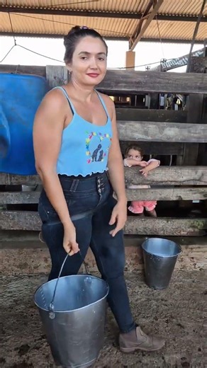 Let’s get some milk 🥛 #dairy #dairyfarm #dairyfarming #farming #farm #farmlife #cowmilking