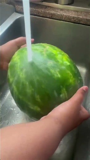 Make sure to always wash your watermelon before cutting it👍✅ no # #viral #trending #viralvideos
