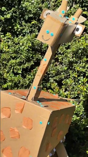 Check out this GIANT Cardboard Giraffe! 🦒