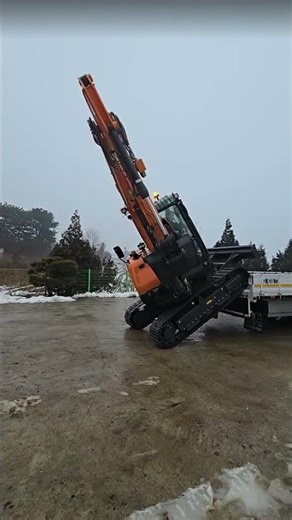 Mini Digger Doosan earthmover Develon samll excavator