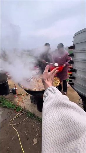 Eat a banquet in the countryside and feel the fireworks of the world. Eat a banquet in the count