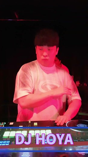 DJ 호야(HOYA)의 서울 디엠 라운지 플레이를 감상해보세요.