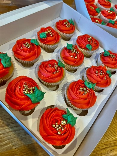 ✨ Blooming Beauties in a Box! 🌹These rose-inspired cupcakes are almost too pretty to eat, swirls of vibrant red buttercream topped with golden pearls and a touch of green for that perfect petal finish. Perfect for gifting, celebrating, or simply treating yourself to something beautiful (and delicious)! 💖🧁#rose #redrose #cupcakes #buttercream #fyp | Lottieleighsnsies_bakes