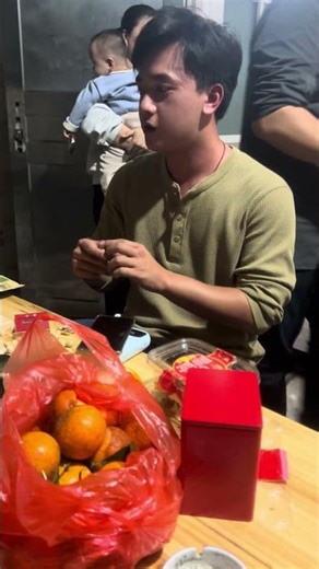 VLOGGER FLOGGER! Chinese traditional medicine meal in Maoming China.