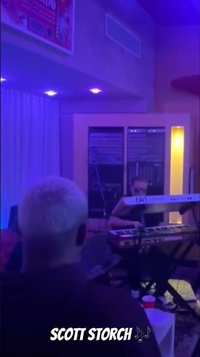 Scott Storch making a Beat for a female Artist 🎶