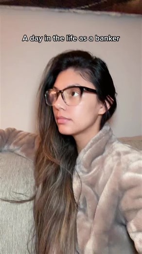 Unprofessional Customer Demands $10,000 in Hundreds