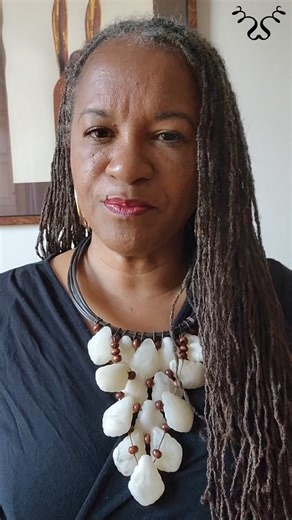 The Difference between Sisterlocks and Micro locs explained. https://whatnaturalslove.com/blogs/locs-stuff/the-difference-between-sisterlocks-and-micro-locs #locs #microlocs #sisterlocsjourney | What Naturals Love | Facebook