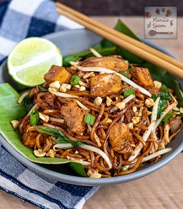 Yellow Noodles in Sweet and Spicy Sauce (Mee Goreng Mamak)
