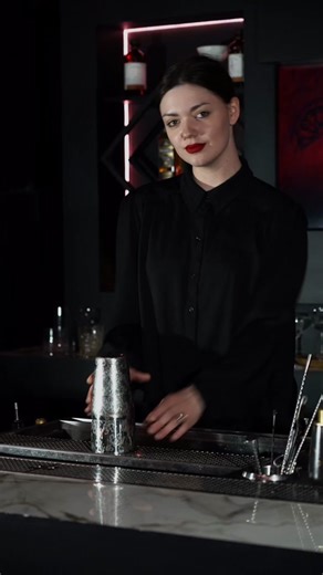 Bartender Skills and Cocktail Tricks - Mesmerizing Flair Bartending
