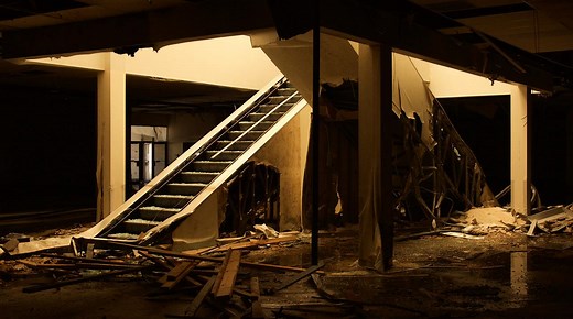 Seph Lawless' haunting photos reveal what happens when a mall becomes abandoned. | Insider Tech
