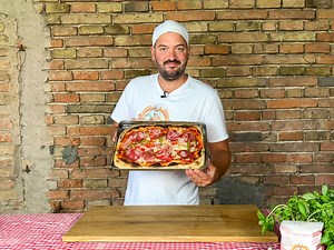 Blechpizza Rezept – so gelingt dir die Pizza in teglia zuhause!