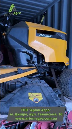 Case IH 1020 Flex reaper container, John Deere lawn mowers