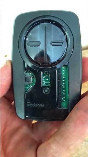 Chamberlain Garage CLICKER Remote Programming in 30 Seconds / #SHORTS