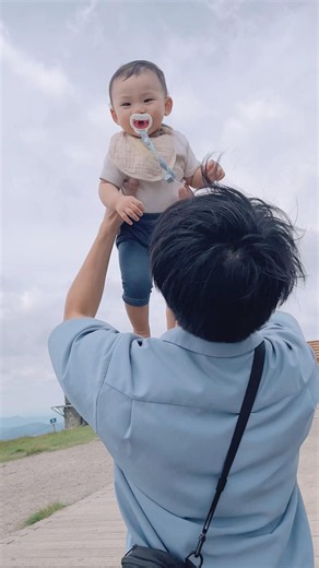 【11ヶ月】琵琶湖バレイで高い高い！