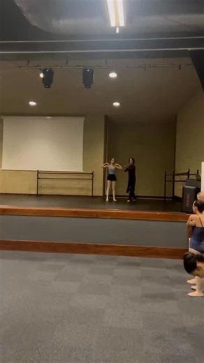 Hulya Aksular Sanat Atölyesi on Instagram: "Video @liliya_lishchuk 🤍🌹💋🙏🏻🧿 @hulyaaksularsanatatolyesi 🧿 @balletcampandholidays 🧿"