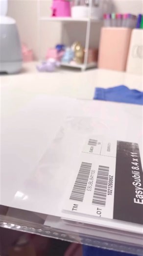 Sabías que en tu impresora de Sawgrass puedes imprimir directamente en el Easy Subli de Siser. El Easy Subli es un vinil sublimable ideal para personalizar prendas de algodón o prendas de poliéster oscuras. Después tener el Easy Subli impreso lo mandamos a corte con nuestra Cricut y la configuración de corte que use para esta fue el de Everyday Iron on✨ En México todo el equipo lo consiguen con @lideart desde la impresora, plotter hasta los materiales y planchas de Cricut ✨ No olvides usar mi có