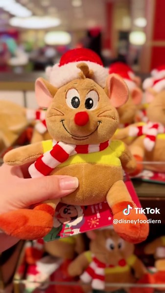 Obsessed with this NEW Christmas Gus Gus shoulder plush from @Disney Parks !!! He’s such a cutie!!! 🎄🧀 #gusgus #disneymerch #disneyparks #disneystore #cinderella @Disney Store