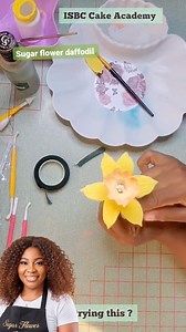 Let’s make a yellow sugar flower today 👉daffodil sugar flower. It is a simple and quick sugar flower you can make. What you need is 🌸gel paste- egg yellow and lemon yellow 🌸foam pad 🌸balling tool 🌸florist wire 22", 26" 🌸sugar glue 🌸modeling tool 🌸tear drop cutter 🌸gum paste 🌸rose mould 🌸 Would you be making it? Let me know when you do. So where are you watching from? Join the Sugar flower Factory and start making magic with your fingers Become that Baker that cannot be forgotten with 
