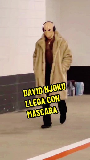 ¿David Njoku llega con máscara tras sufrir quemaduras en accidente doméstico?