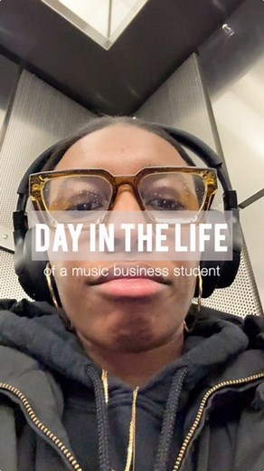 my last day was definitely not this close to Christmas but Im trying to make sure all of my filmed content gets edited and posted, so here’s a vlog of my last day of class. I said it was kinda my last day for the program but that’s not entirely true lol anywho Merry Christmas Eve if you’ve read this far and you’re celebrating! 🎄❄️ #christmasinnyc #gradstudent #dayinthelife #collegevlog