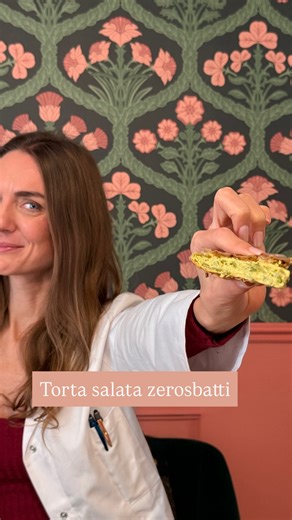 Dr.ssa Rosa Guardascione - Biologo Nutrizionista on Instagram: "🌱 Torta salata zerosbatti 🌱 La tua dieta prevede uova + verdure e pane ma sei stanco di portarti in ufficio le solite uova sode e un insalata? Prepariamo con le equivalenze questa torta salata, super pratica per il tuo pranzo in ufficio 🌱ingredienti per una porzione - 2 uova medie - 2 Zucchine e 1 cipolla - Fogli carta riso ( io 4 fogli ) - 1 cucchiaio olio 🌱 Procedimento - Inizia stufando le zucchine a rondelle e le cipolle a f