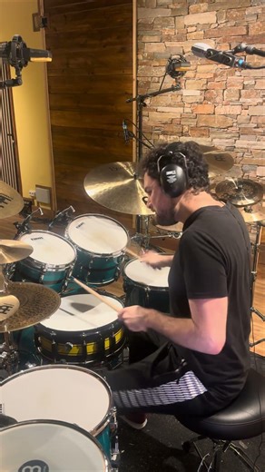 DRUM SOLO over a Vamp #drums #creativdrums #drummer