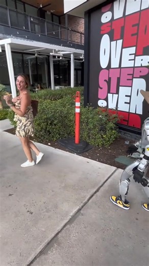 Robot learning Spanish #papi #robot | Rizzbot Official