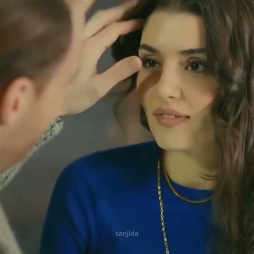 Unbelievable Chemistry: Hande & Kerem's Romantic Moments! ✨ #HandeErçel #KeremBürsin #shorts
