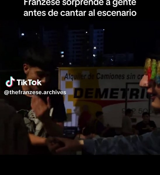 @TheFranzese sorprende a gente antes de cantar al escenario #thefranzese #franzese #fiji #concierto #franzeseclips