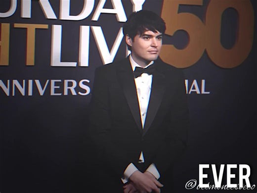 No seriously, get ur hands OFF my man (pls get the reference) • #FYP #SNL #michaellongfellow #tatemcrae #misspossessive