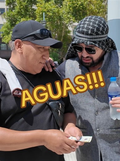 Nos encontramos a Víctor que viene desde Perú para trabajar en Argentina y con el calorón que hacía nos cayó como bendición sus aguas #parati❤️ #regalandosonrisas #argentina🇦🇷 #cadenadeamor #ayudandoapersonas