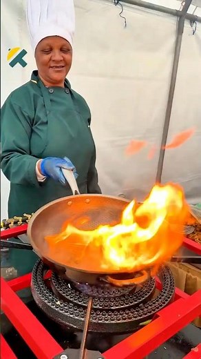 Enjoy 3 Live Cooking Stations with KT Catering’s Diamond Package — perfectly served for 300 guests!