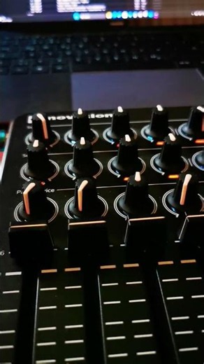 Traktor Pro 4 with Novation Launch Control XL #ni #traktor #pro #stems #novation #launchcontrol #xl