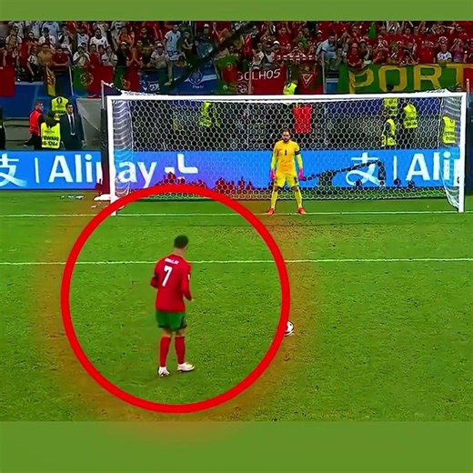 incredible goal by ronaldo🧠🖐️🐙 #football