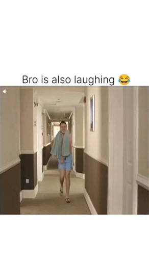 FeelingsHub on Instagram: "日本利用压电瓷砖将脚步转化为电能。这些瓷砖捕捉来自你脚步的动能。当你行走时，你的重量和动作用会对瓷砖产生压力。瓷砖会轻微弯曲，从而产生机械应力。瓷砖内部的压电材料将这种应力转化为电能。每一步都会产生少量电荷，而数百万步结合在一起就能产生足够的电力来驱动LED灯、显示屏和传感器。在像涩谷车站这样繁忙的地方，每天大约有240万个脚步为这一系统作出贡献。这些电能可以被储存或立即使用，从而减少对传统电力来源的依赖，并支持可持续的城市基础设施。这种方法将日常运动转化为实用的可再生能源。 #日本 #知识 #事实 #你知道吗 #推荐 科技 创新 历史 技术 实验 热门"