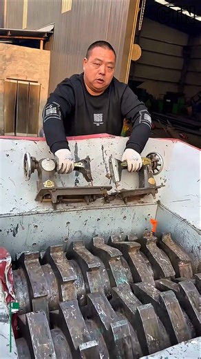 How an Industrial Shredder Works | Heavy-Duty Construction Machine