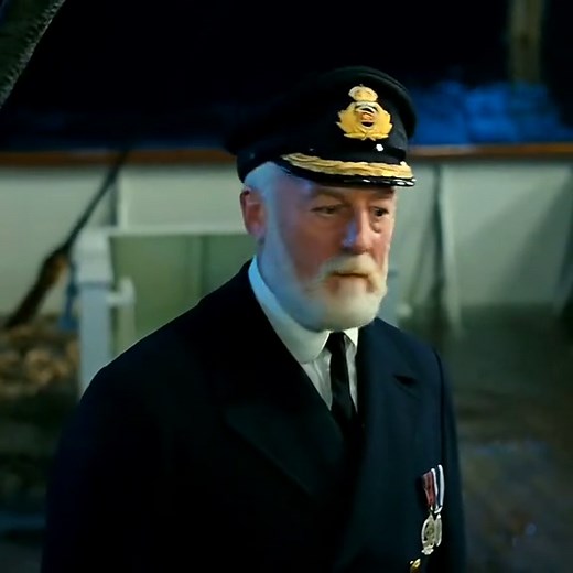 The maritime tradition that a captain is the last to leave a sinking ship—or goes down with it❤️‍🩹 #captain #seaman #abandonship