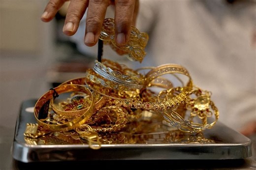 Gold slips for 10th straight session as Fed rate-cut hopes fade