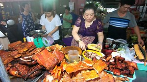2.7M views · 10K reactions | Sạp heo quay da giòn rụm khủng nhất, bán...