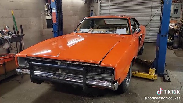 Real Warner Brothers General Lee TV Show Car
