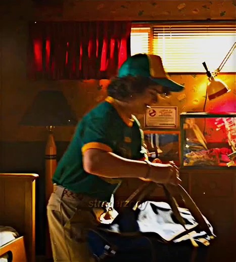 Best Couple Moments from Stranger Things