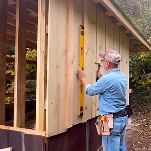 The BEST Siding for Homesteading Construction #siding #lumber #boardandbatten #woodsiding | Sheraton Park Farms