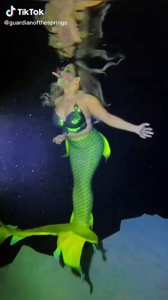 Zombie mermaid just in time for spooky season 🧜‍♀️ I had the pleasure of working with @Scott and @smpmua to create some really cool underwater zombie mermaid shots. They will be showcased in an underwater photography exhibit, running Oct. 31 to Nov. 11 at the uber cool ART/ifact in Downtown Lakeland. Hours are noon to 5 p.m. Monday to Friday. Admission is free. Send me a DM if you want to go see it when we are all there :) Thank you to @Brandee Anthony for getting all the behind the scenes Wear