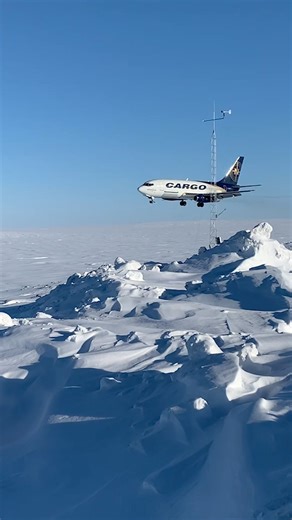 Atterrissage dans le nord ? ❄️ Aucun soucis, on est là. 😎 -- Landing up north? ❄️ It's "snow" problem. 😎 #nolinor #nolinoraviation #aviation #goldstandard #beyondexpectations #buildingalegendontime #biggestfleet #30yearsexperience #realairline #b737200 #boeing #boeinglovers #boeing737 #b737 #aviationlovers #aviationdaily #dailyaviation | Nolinor Aviation