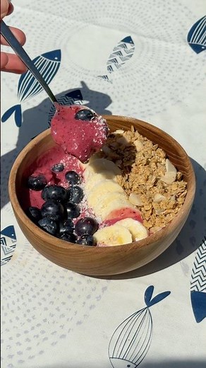 Easy Acai Bowl Recipe | Healthy Summer Breakfast 🫐 #acaibowl #asmrshorts