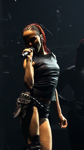 @FKA twigs - On Your Mind (Unreleased) 🤯 #Live at the Adidas Arena in #Paris #fkatwigs #concert