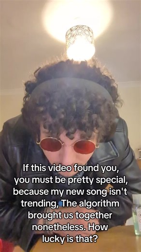 I look like an absolute weirdo in this but I really don't care. Are you vibing with me or am I just creeping you out? much love ❤️ #grunge #nirvana #indiemusic #indieartist #smallartist