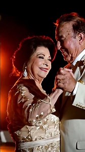 How to Organize an Emotional Vow Renewal or Golden Anniversary | Serbeb Producciones