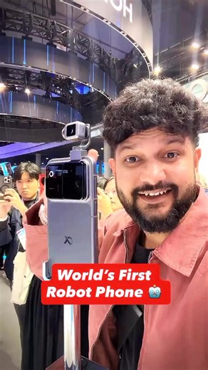 #creatorsearchinsights Worlds First Robot Phone 🥵 Honor ne yeh kesa phone bana diya😱 This isn’t just a smartphone… it’s like carrying a DJI Osmo Pocket inside your phone. • 200MP main camera with built-in 3-axis gimbal stabilization for ultra-smooth videos • Front camera with object-following tech — it automatically tracks your movement • Advanced AI Object Tracking keeps you in focus while vlogging or shooting • Gesture control lets you start recording or capture shots hands-free [Honor robot